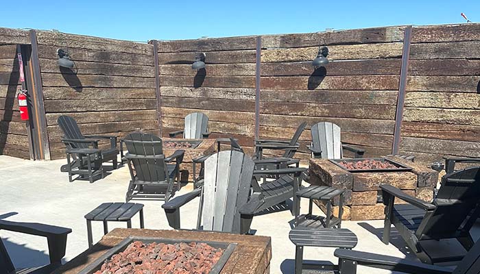 ledgens-bar-grill-midland-texas-best-outdoor-patio