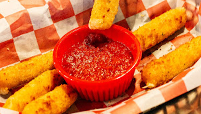 Cheese Sticks appetizers with marinara from Ledgens Pizza, the best appetizers in Midland, TX